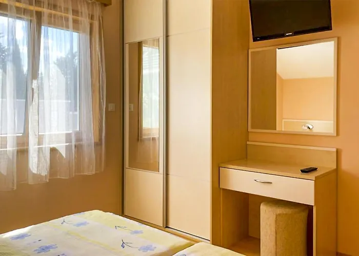 9 Bedroom Awesome In Starigrad Tatil Evi