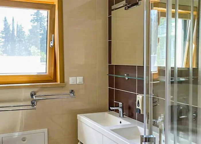 Tatil Evi 9 Bedroom Awesome In Starigrad