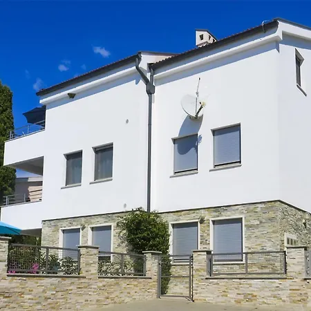 Casa de Férias 9 Bedroom Awesome In Starigrad
