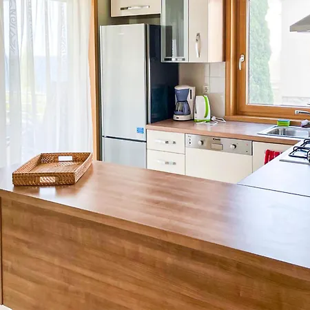 Casa de Férias 9 Bedroom Awesome In Starigrad *
