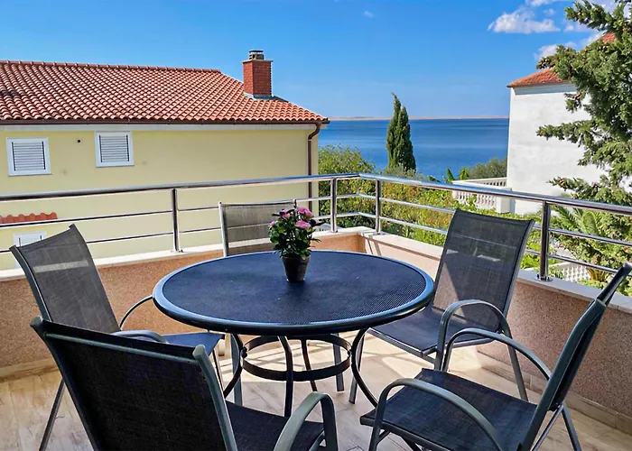 9 Bedroom Awesome In Starigrad Дом отдыха Стари Град